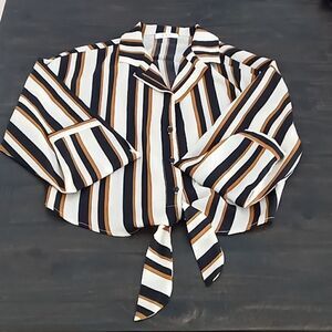 Mid sleeve crop tie waist dress shirt size medium super cute gently used once